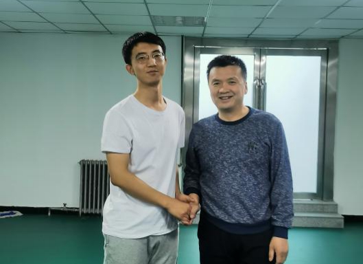 1607508795391348.jpg 赛后彼此握手拥抱1.jpg