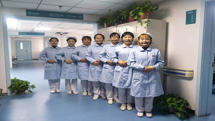 刻苦练习，把微笑服务坚持做到＂极致＂  打造接地气有温度的医院优质服务