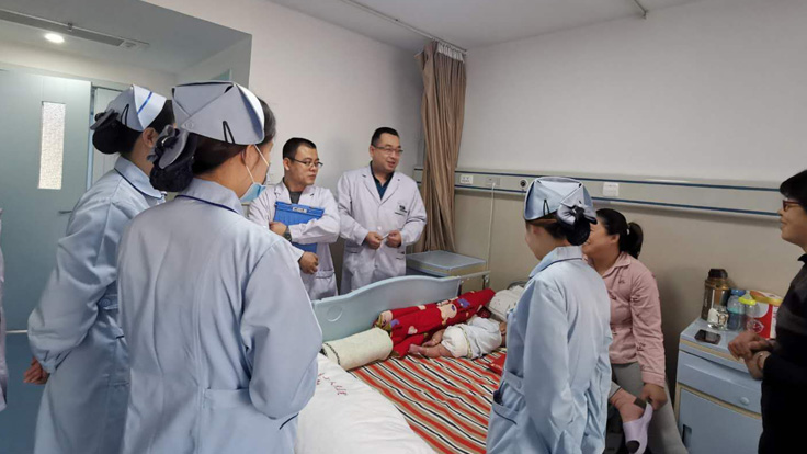 平安过元旦 | 成人快手
开展行政查房工作，确保元旦期间医疗工作有序开展