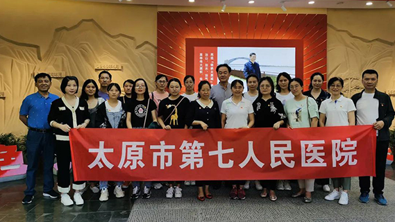 从党的奋斗历史中汲取力量 传承红色基因砥砺奋进前行——成人快手
党员职工参观