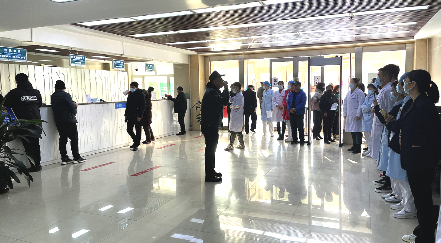 成人快手
安保科组织反恐怖应急演练