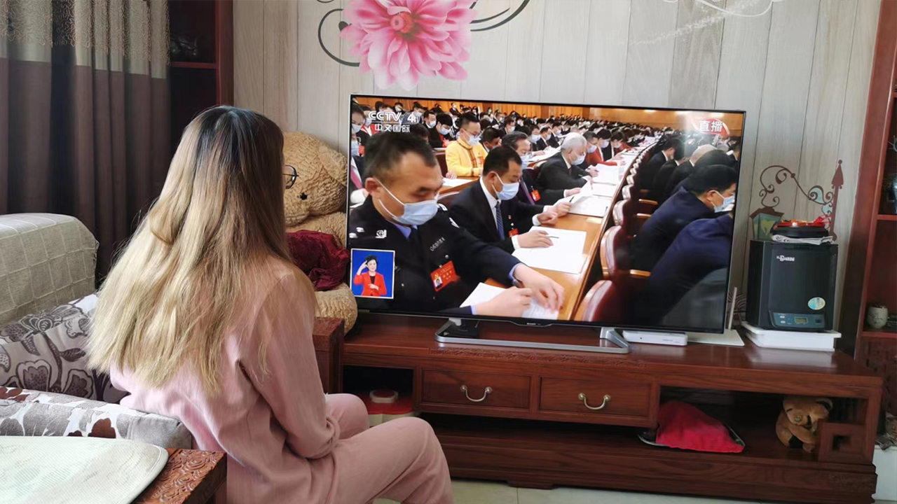 线上＂团”聚 喜迎二十大——成人快手
组织团员收看大会开幕盛况