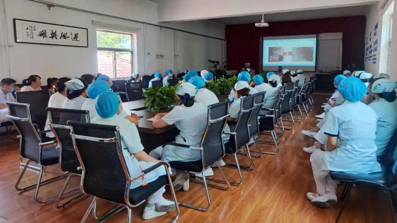 护理业务培训 提升综合能力——2023年6月成人快手
进行护理培训活动