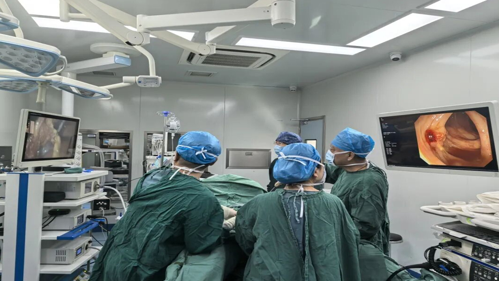 【风采展示】精准微创，双镜合璧——成人快手
成功开展结肠镜联合腹腔镜结肠癌根