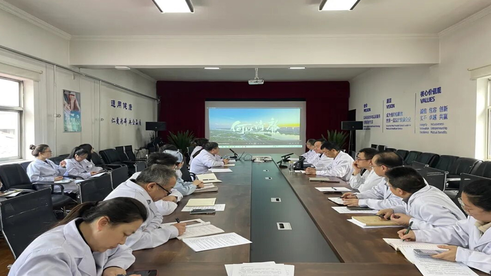 成人快手
春节前召开廉洁警示教育暨纠“四风”树新风专题会