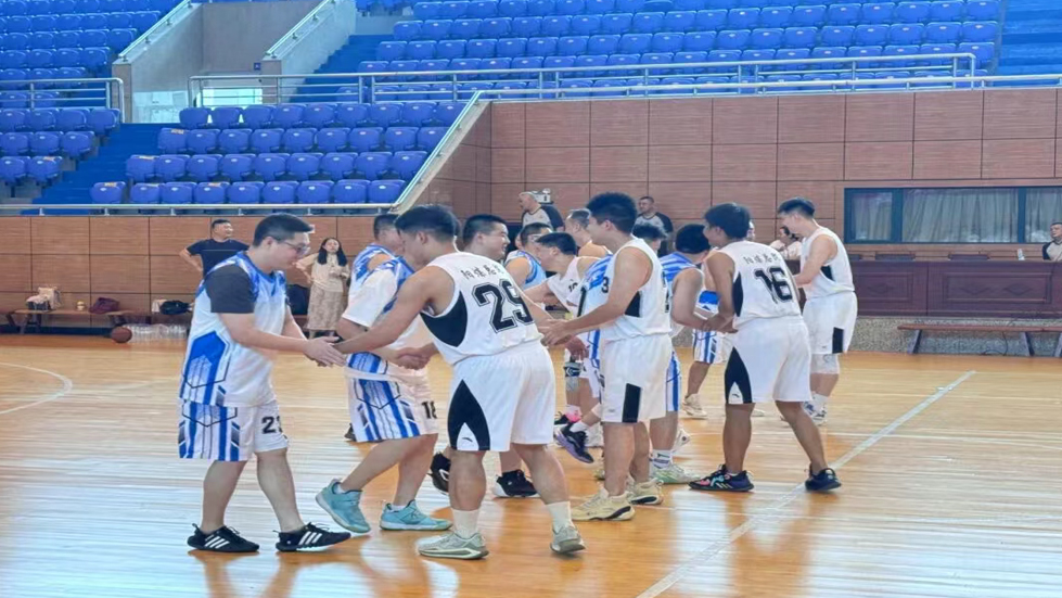 党建引领架桥梁，以球会友促交流——成人快手
与阳煤总院篮球选拔赛温情开赛